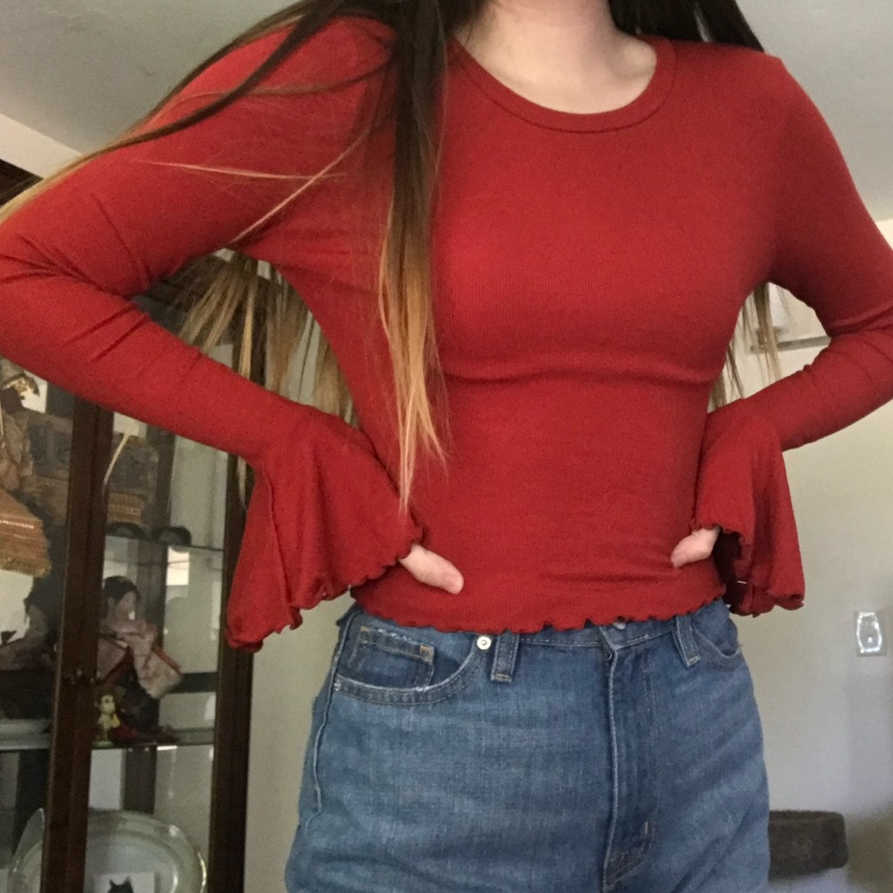 UBRAN OUTFITTERS Cropped Long-Sleeved Top